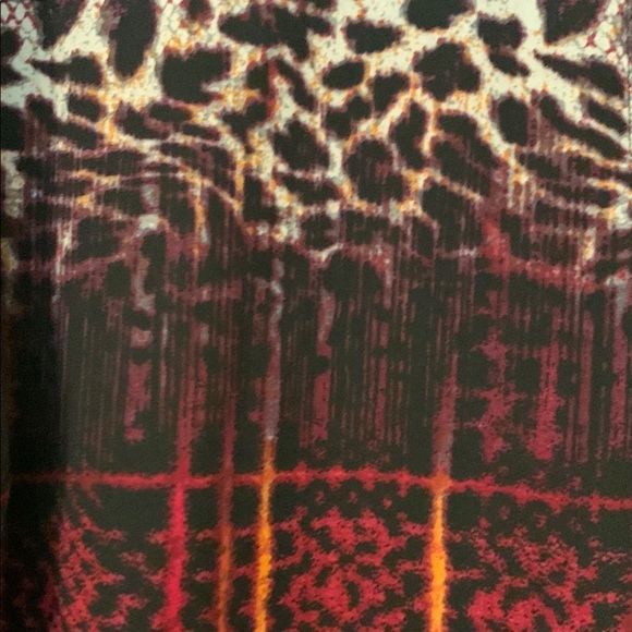 NY Collection Women's Leopard Print V-Neck Top - Picture 3 of 4